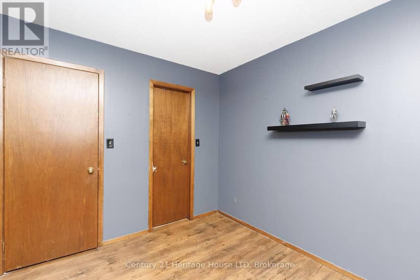 6477 Malibu Drive — photo 25 of 38
