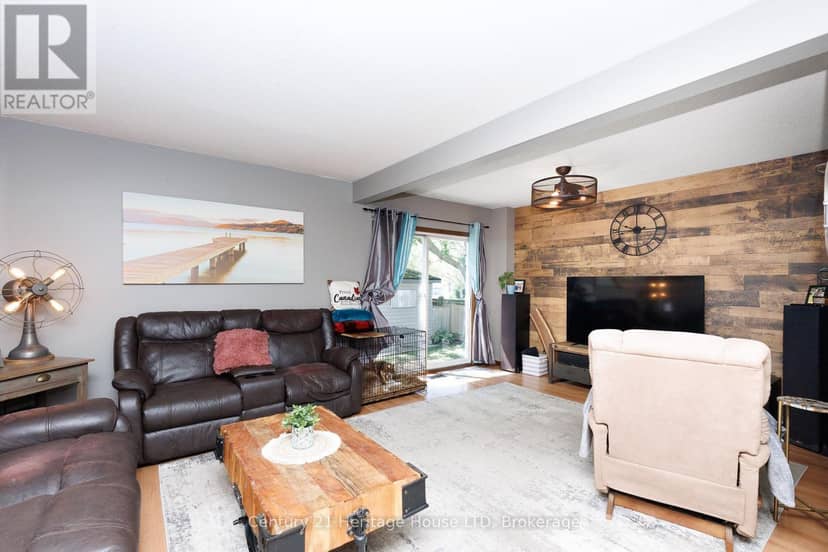 6477 Malibu Drive — photo 8 of 38