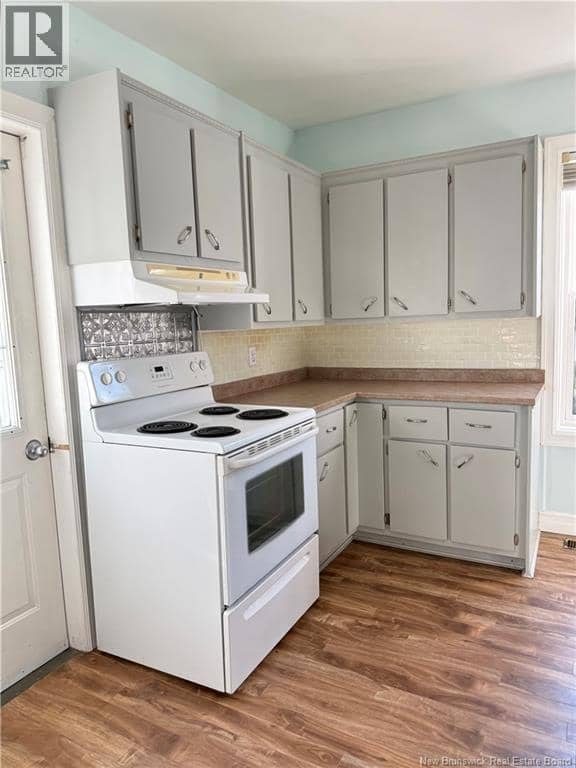 39 Warren Avenue — photo 10 of 38