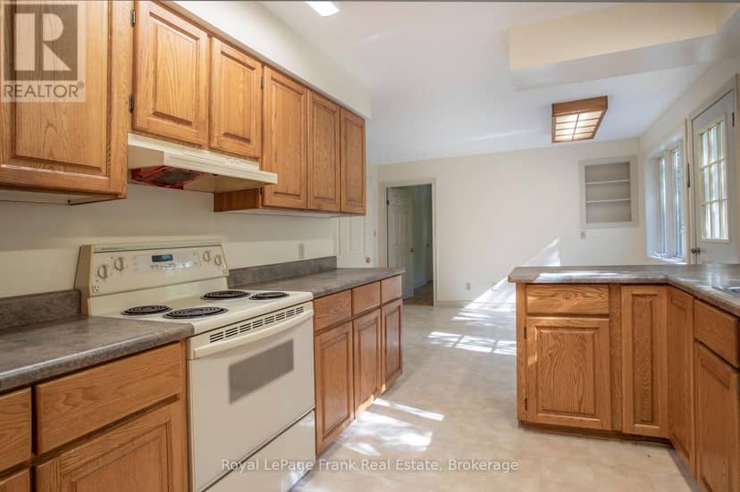 14125 Regional Rd 57 — photo 15 of 34