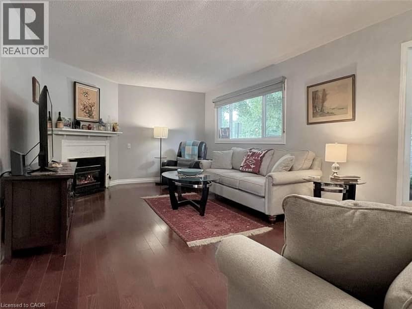 227 SILVERBIRCH Boulevard — photo 14 of 37