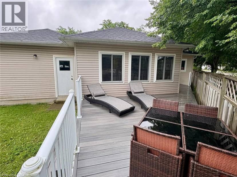 227 SILVERBIRCH Boulevard — photo 25 of 37