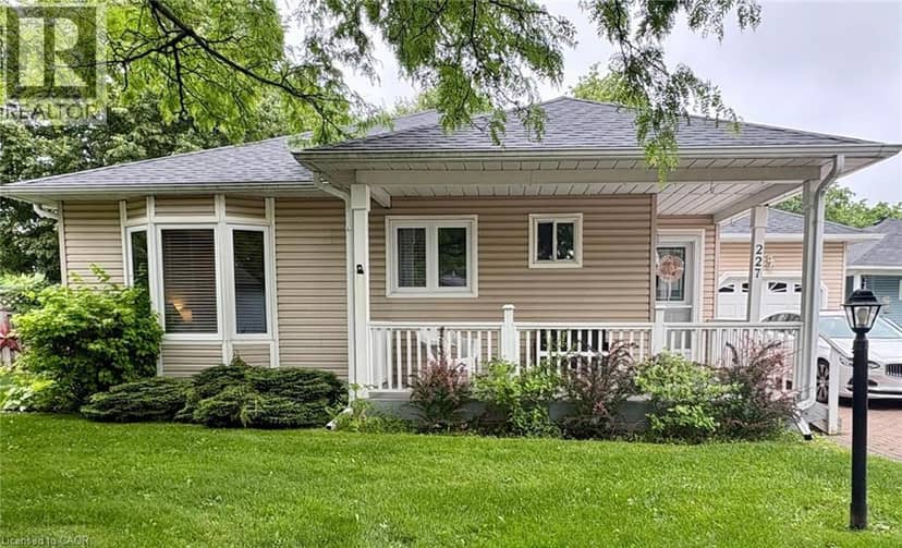 227 SILVERBIRCH Boulevard, Mount Hope, photo 3