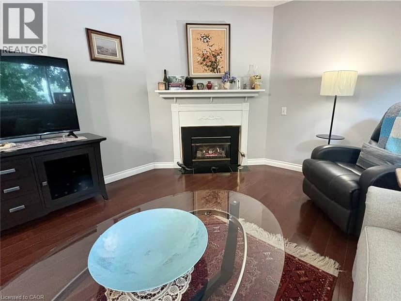 227 SILVERBIRCH Boulevard — photo 16 of 37