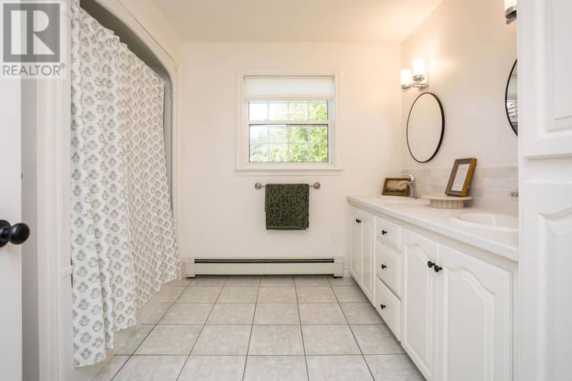 54 Anne Crescent — photo 19 of 34