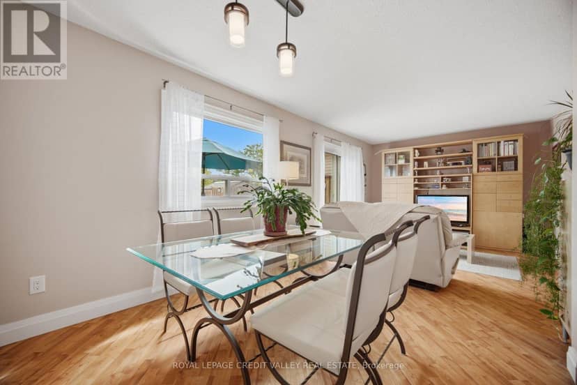 10 Gladstone Square — photo 12 of 40