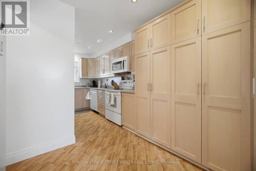10 Gladstone Square — photo 18 of 40