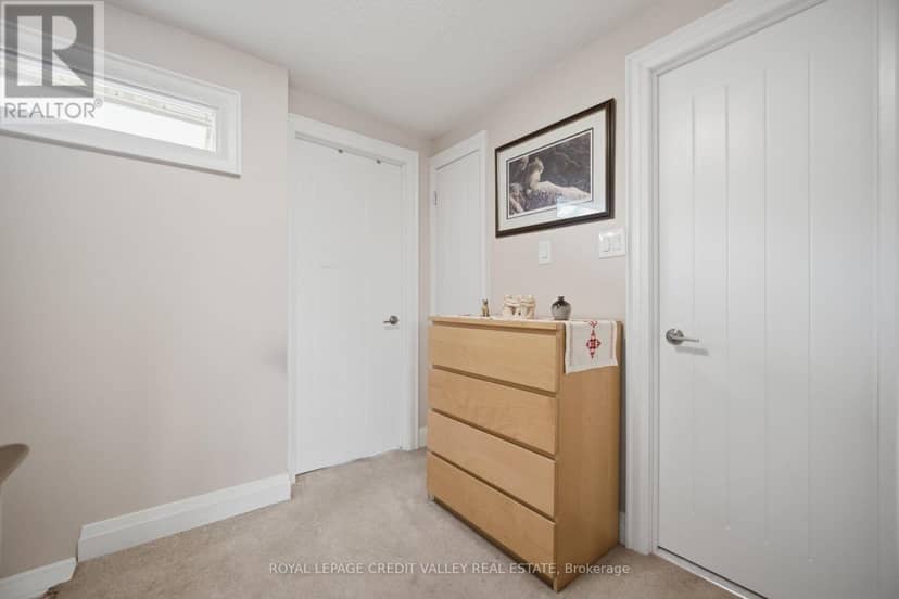 10 Gladstone Square — photo 21 of 40