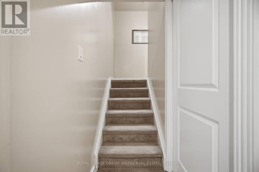 10 Gladstone Square — photo 31 of 40