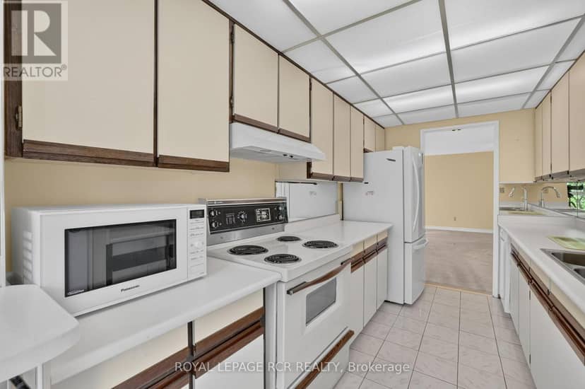 303 - 3650 Kaneff Crescent — photo 14 of 30