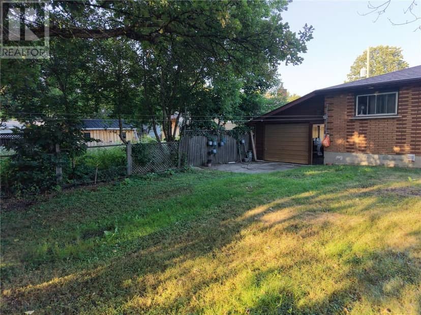 595 Brophy Street, Massey, photo 6