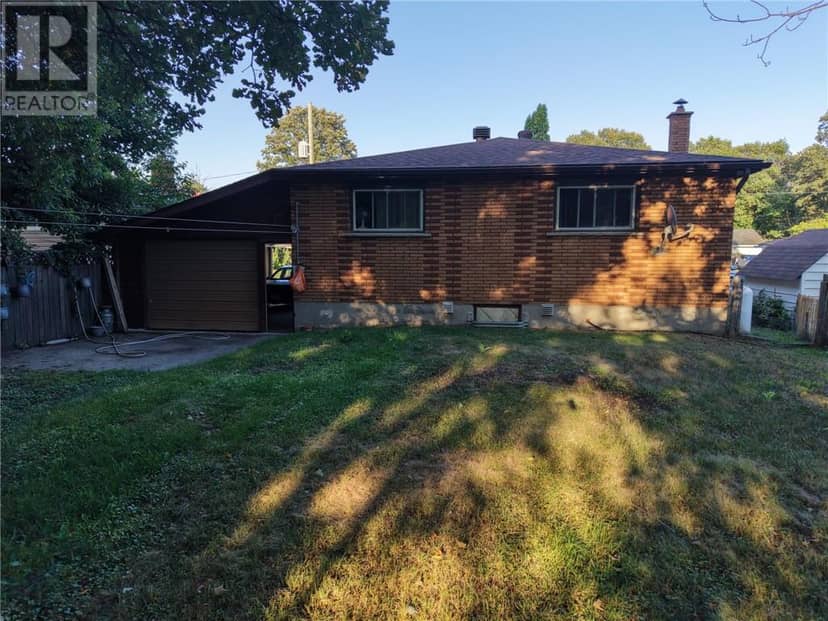 595 Brophy Street, Massey, photo 7