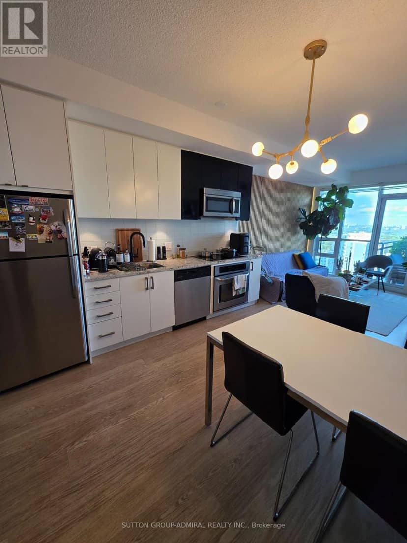 2316 - 98 Lillian Street — photo 4 of 15