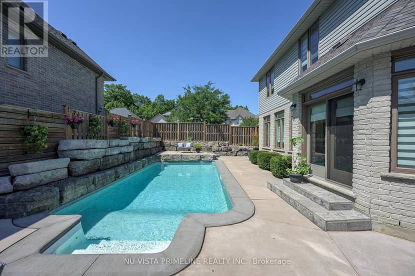 2330 Dauncey Crescent — photo 4 of 40