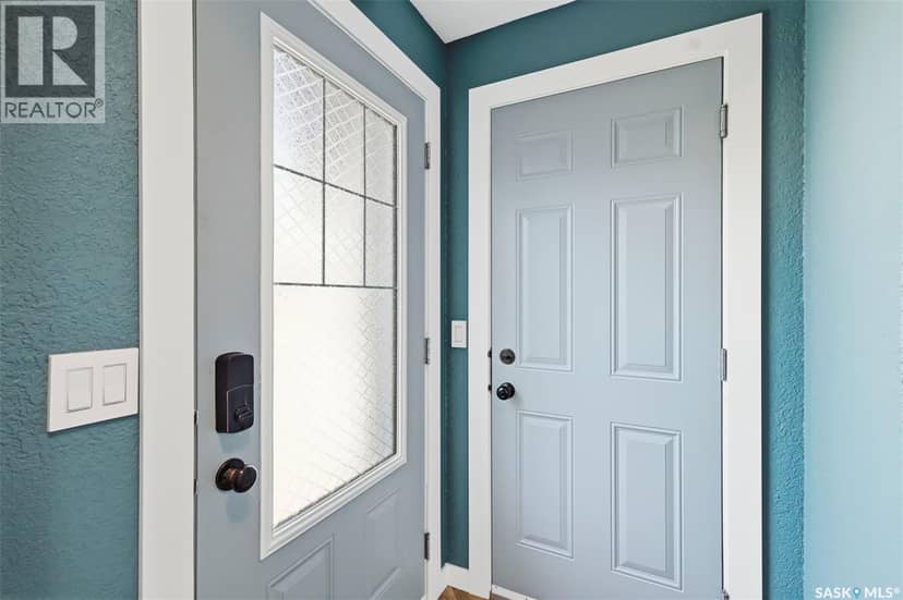 204 Quessy DRIVE — photo 2 of 40