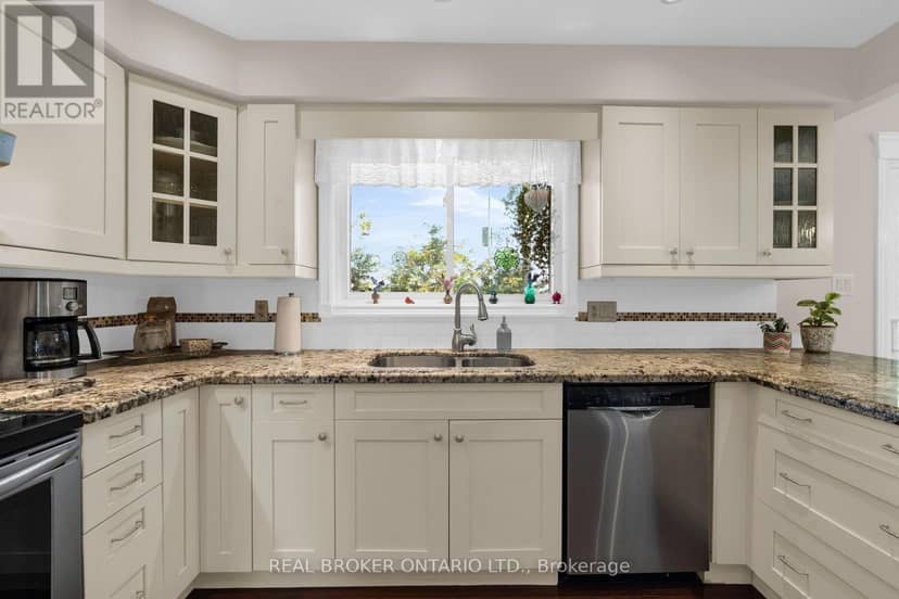 40 Farmingdale Crescent — photo 13 of 40