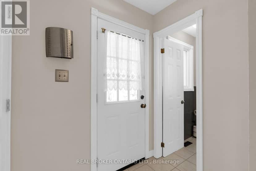 40 Farmingdale Crescent — photo 16 of 40