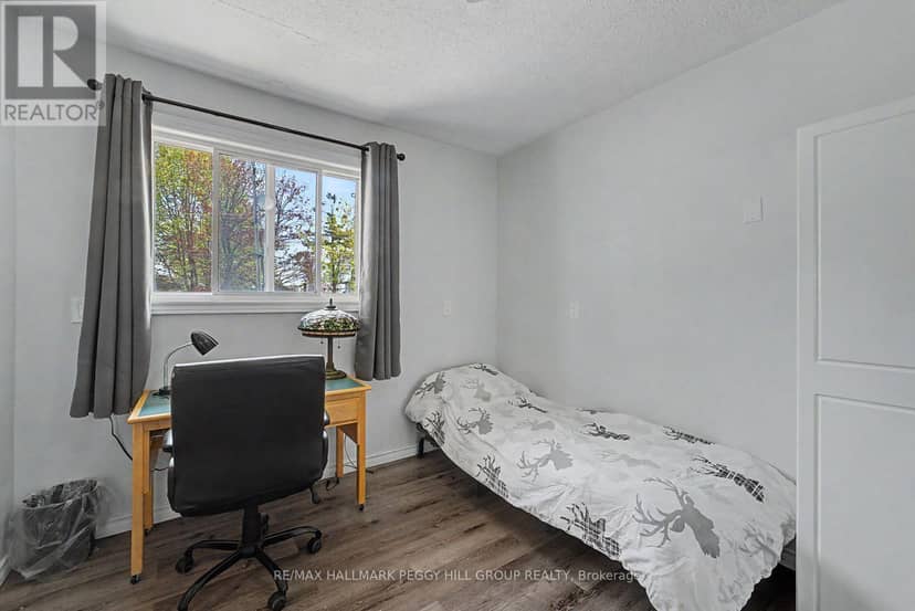 22 Olive Crescent — photo 9 of 19