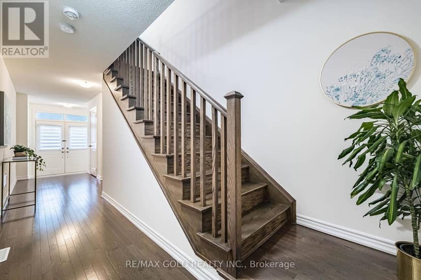 44 Donald Ficht Crescent — photo 12 of 40