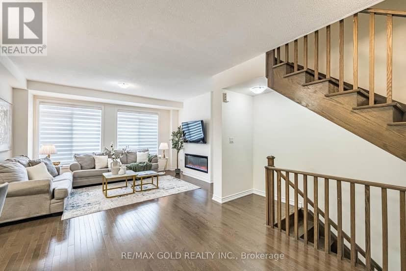 44 Donald Ficht Crescent — photo 16 of 40