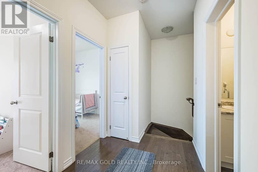 44 Donald Ficht Crescent — photo 33 of 40
