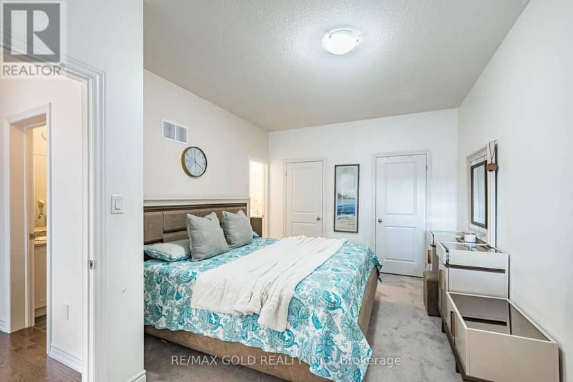 44 Donald Ficht Crescent — photo 35 of 40
