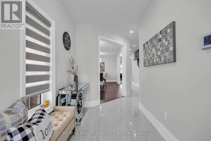 40 Rosewell Crescent — photo 8 of 40