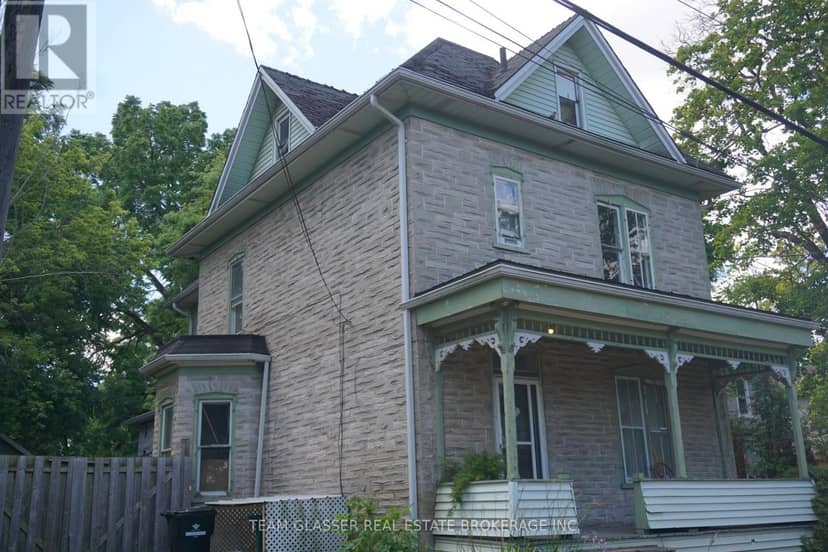 324 Queen Street W — photo 3 of 19