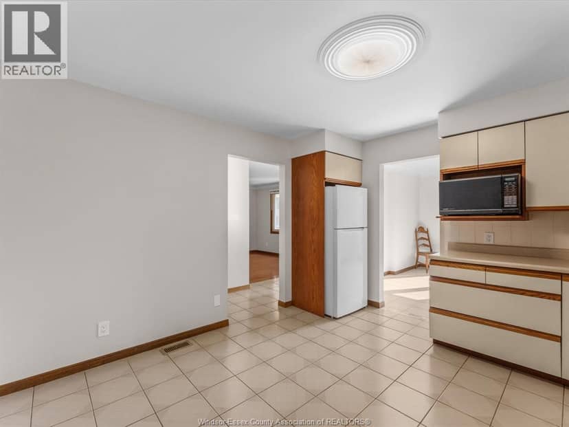 2787 Lionel DRIVE — photo 11 of 40