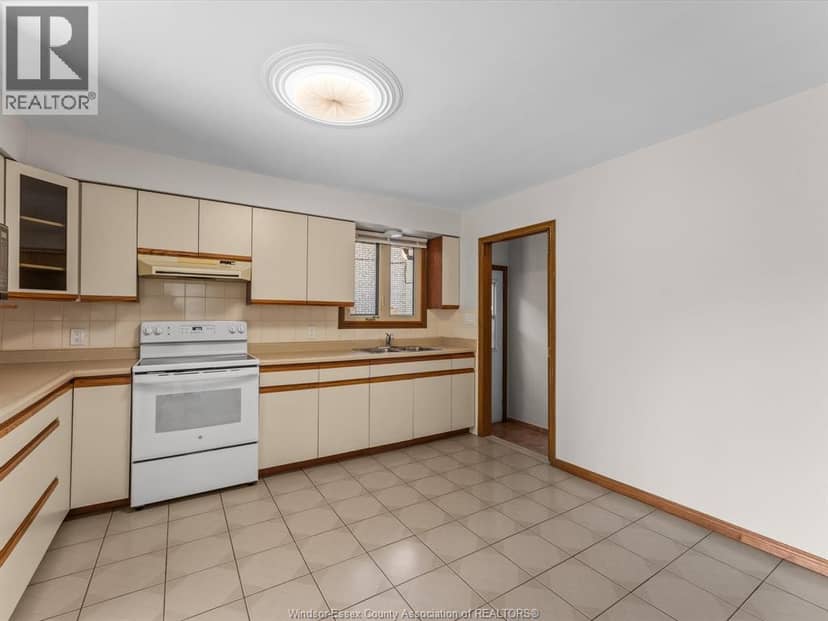 2787 Lionel DRIVE — photo 8 of 40