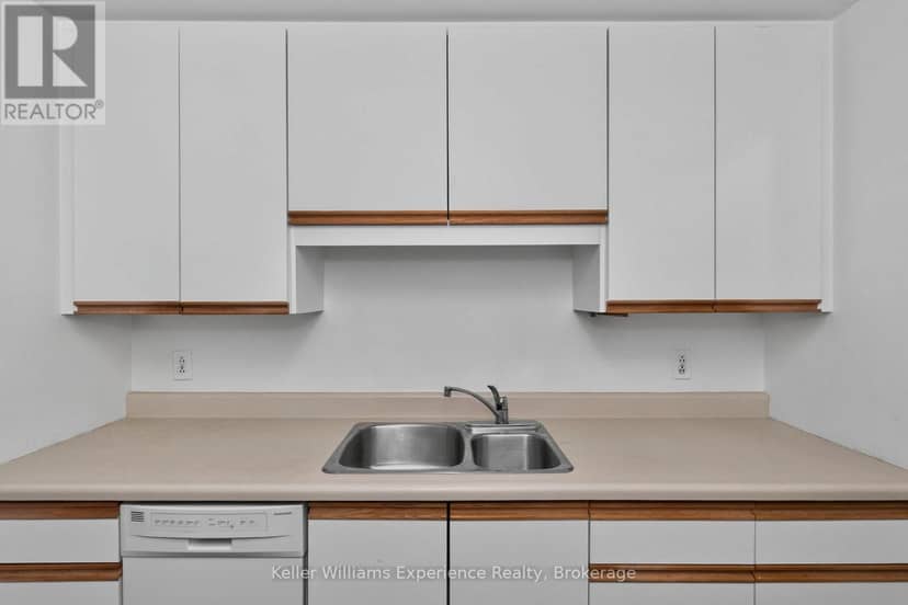 203 - 184 Eighth Street — photo 11 of 40