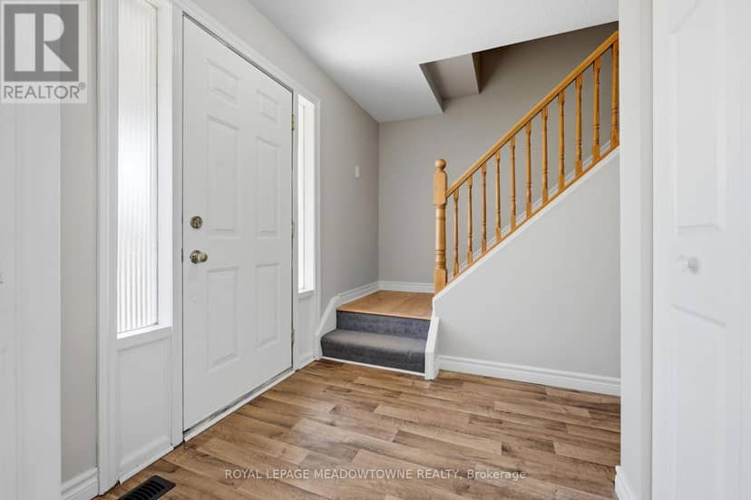 82 Maple Avenue — photo 4 of 22