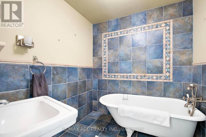11 Maple Lane — photo 12 of 31