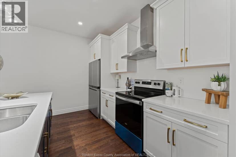 262 Livingstone Crescent — photo 14 of 37