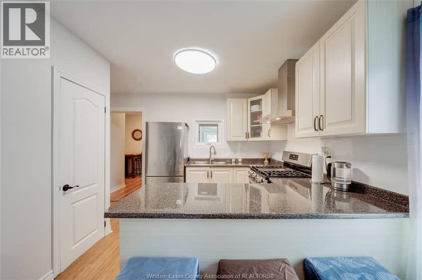 1626 Albert — photo 4 of 33