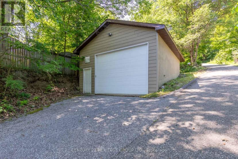 405 Champlain Road — photo 5 of 30