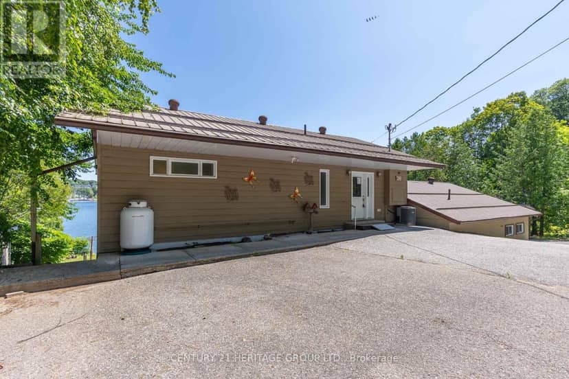 405 Champlain Road — photo 4 of 30