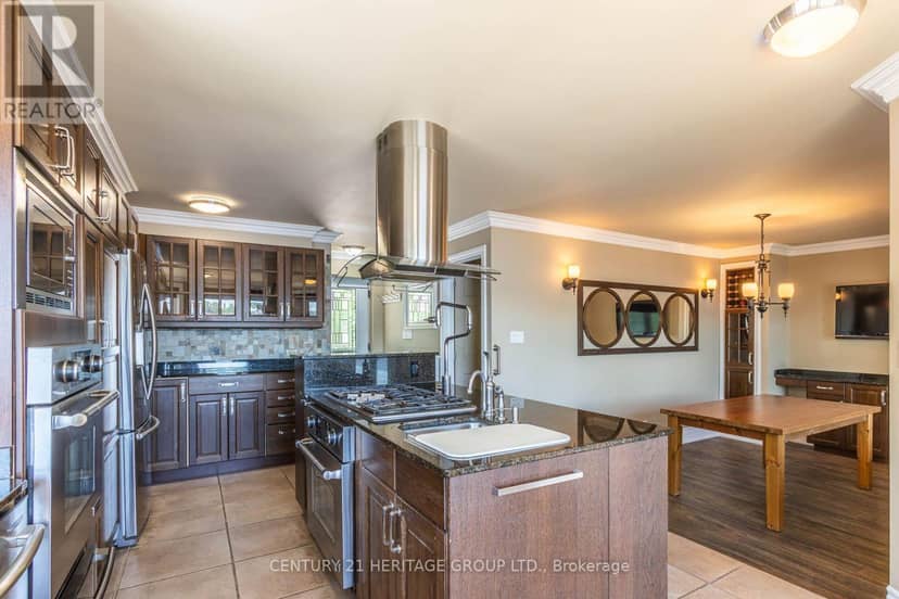 405 Champlain Road — photo 8 of 30
