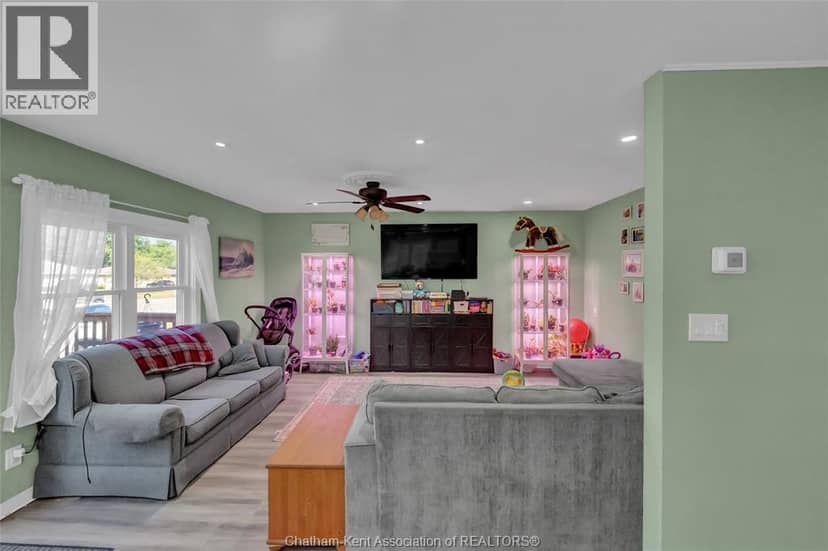 104 Erie STREET South — photo 9 of 40