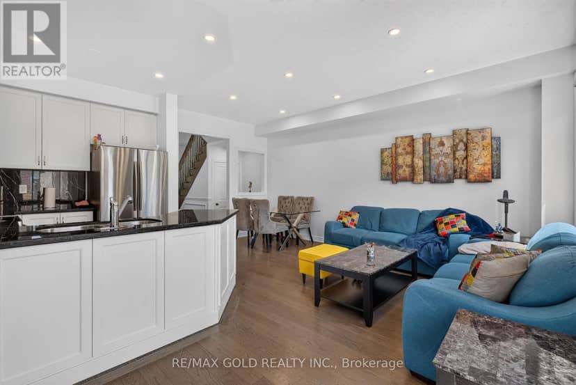 29 Rangemore Road E — photo 11 of 40