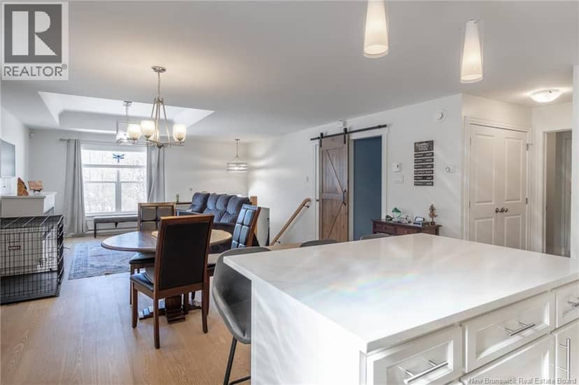 50 Walker Crescent — photo 10 of 40