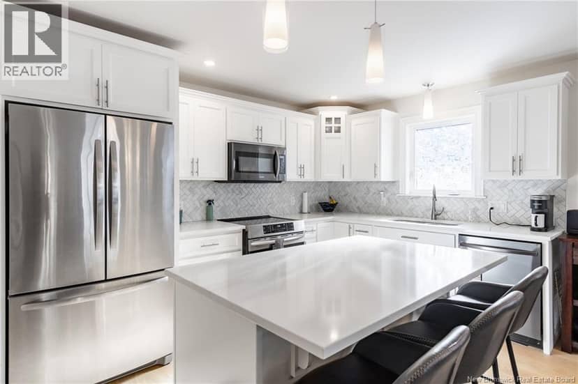 50 Walker Crescent — photo 11 of 40