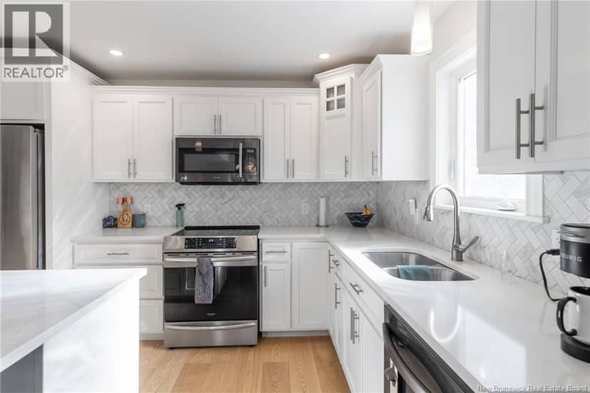 50 Walker Crescent — photo 12 of 40
