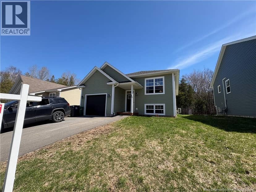 50 Walker Crescent — photo 1 of 40