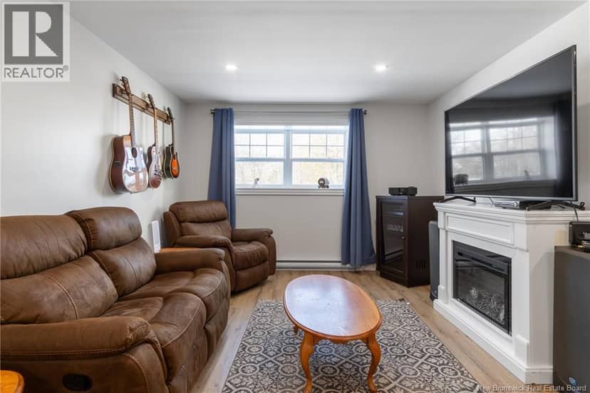 50 Walker Crescent — photo 27 of 40