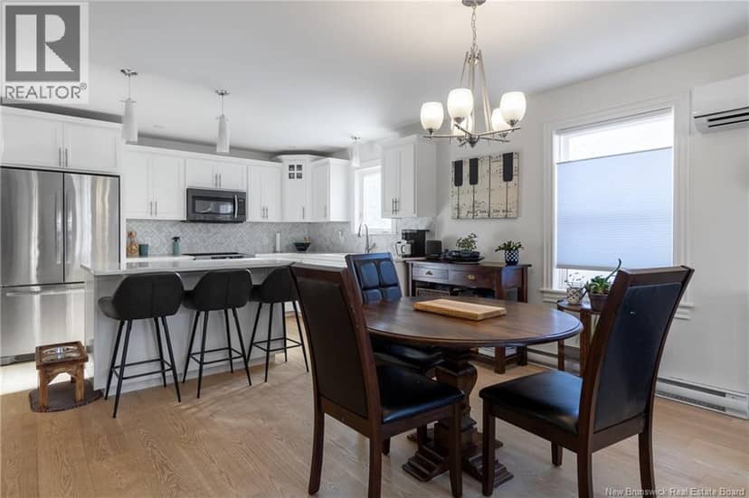 50 Walker Crescent — photo 13 of 40