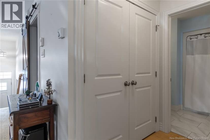 50 Walker Crescent — photo 15 of 40