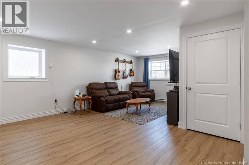 50 Walker Crescent — photo 26 of 40
