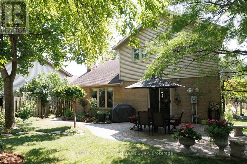255 Deveron Crescent — photo 34 of 40