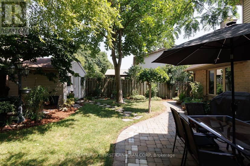 255 Deveron Crescent — photo 39 of 40